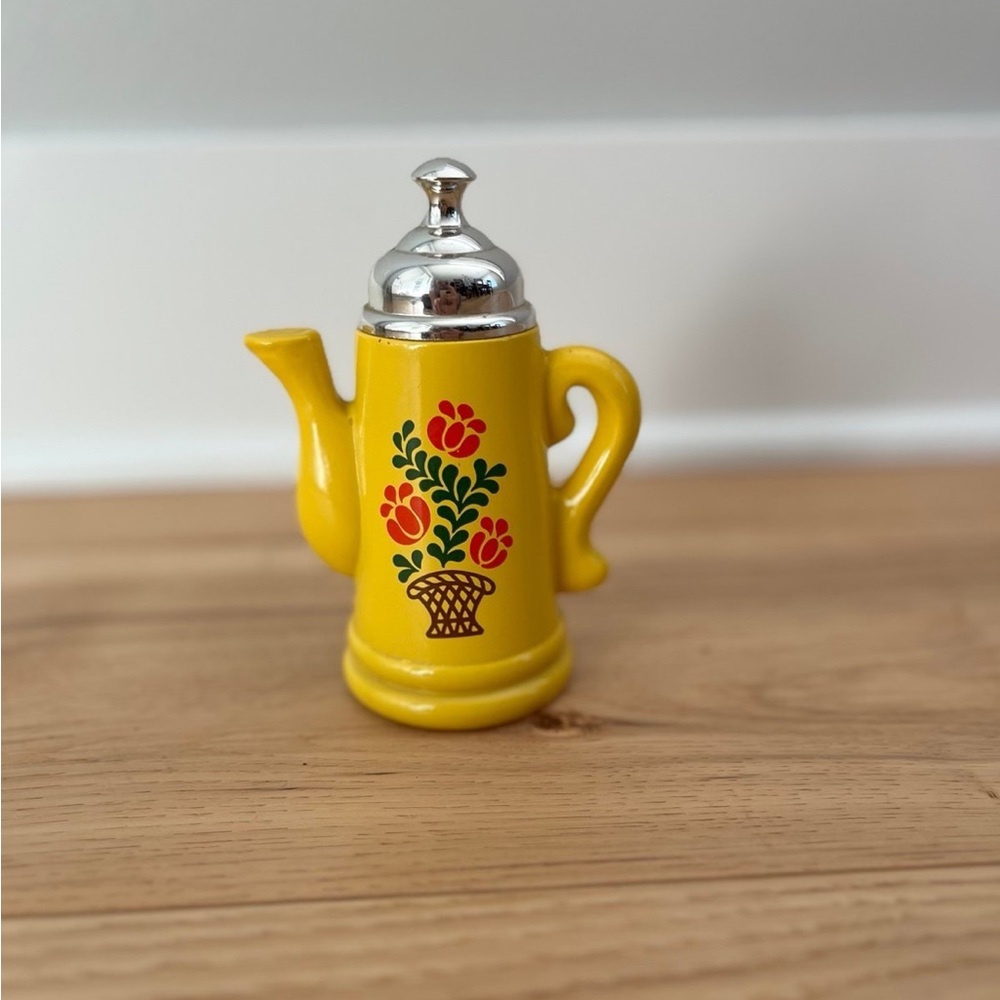 AVON Koffee Klatch Bath Oil Vintage Yellow Coffee Pot Red Floral Collectable